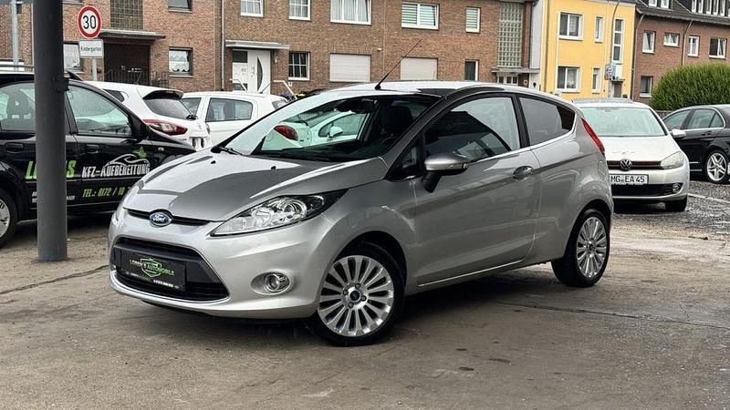 Silber Gebraucht 2009 Ford Fiesta Titanium Kleinwagen | 5.490 € (Fairer Preis) - Bild 1/4