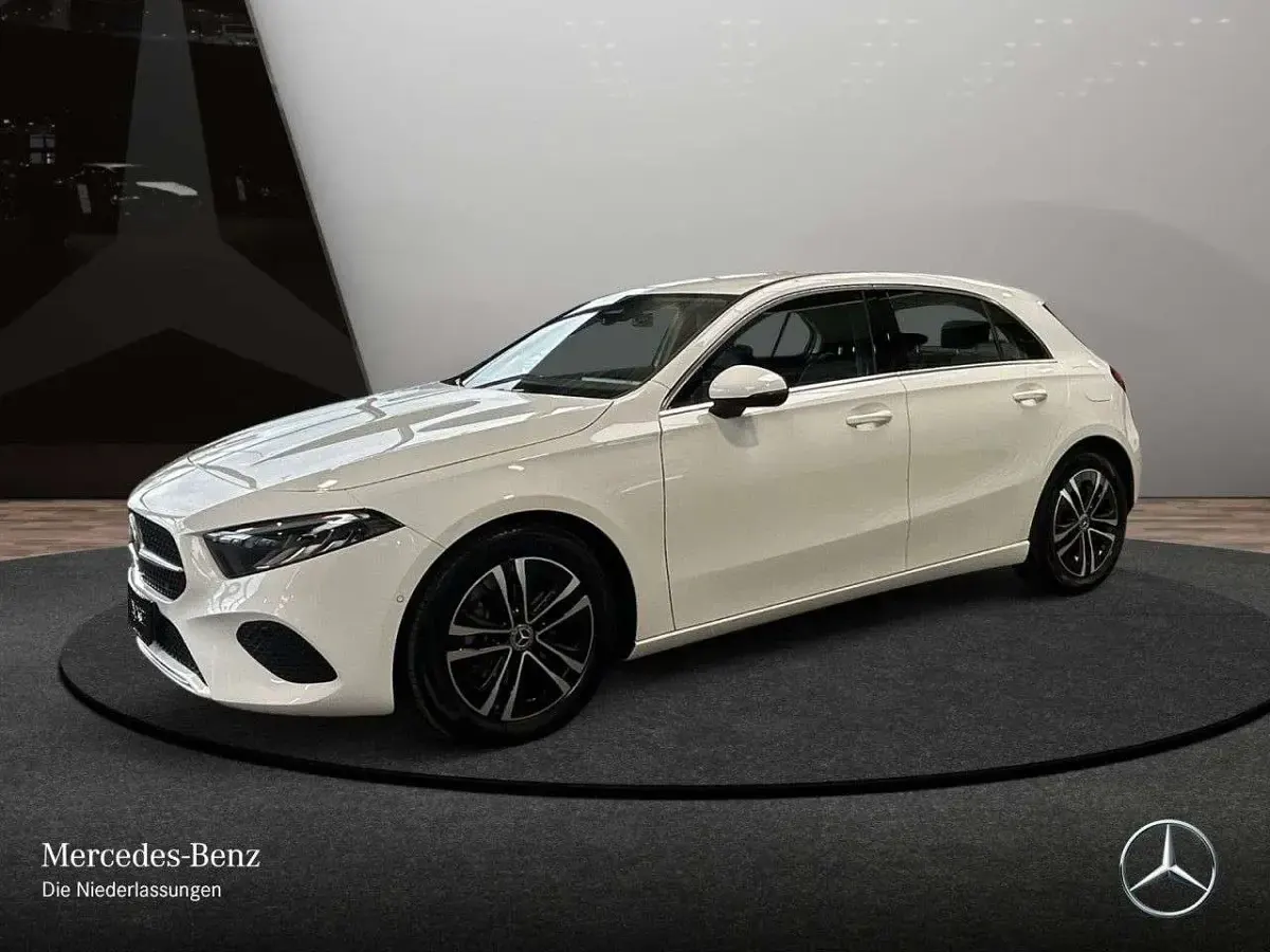 Second-hand Mercedes A200 Progressive 150 CP (110 kW) 2025 Alb Berlinǎ