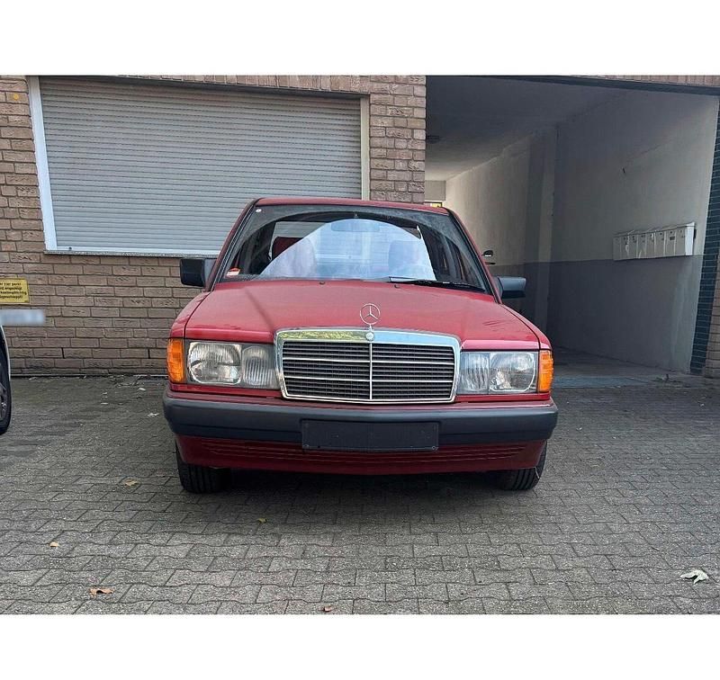 Gebraucht Mercedes 190 132 PS (97 kW) 1989 Rot Limousine