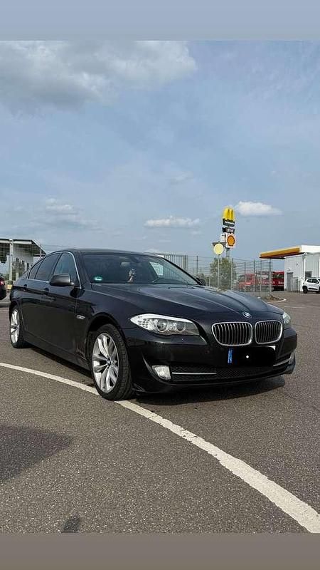 Schwarz Gebraucht 2011 BMW 530 Limousine | 8.900 € (Fairer Preis) - Bild 1/4