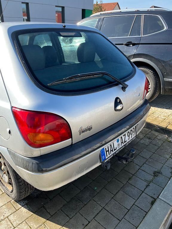 Gebraucht Ford Fiesta 75 PS (55 kW) 2001 Silber Kleinwagen