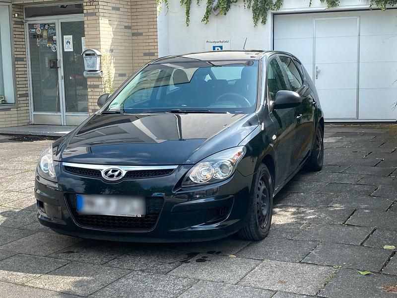 Schwarz Gebraucht 2010 Hyundai i30 Limousine | 3.690 € (Fairer Preis) - Bild 1/4