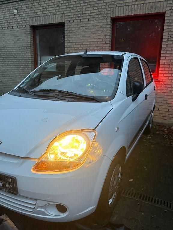 Weiß Gebraucht 2010 Chevrolet Matiz Kleinwagen | 1.650 € - Bild 1/4