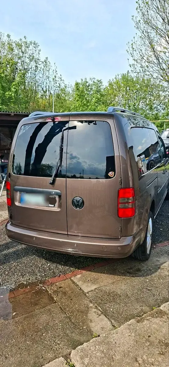 Używany VW Caddy Maxi 102 KM (75 kW) 2015 Brązowy Minivan