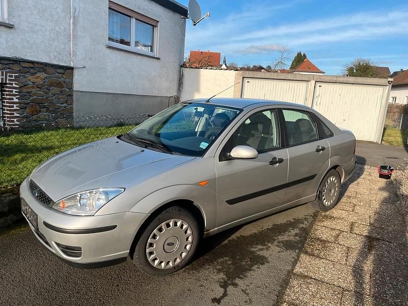 Gebraucht Ford Focus Ambiente 101 PS (74 kW) 2003 Silber Limousine