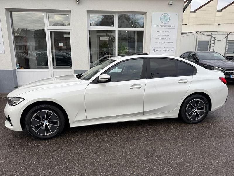 Mineralweiss metallic Gebraucht 2022 BMW 318 Limousine | 19.990 € (Guter Preis) - Bild 1/4