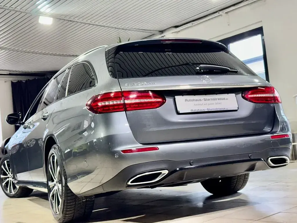 Gebraucht Mercedes 300 AMG line 194 PS (142 kW) 2022 Grau Limousine