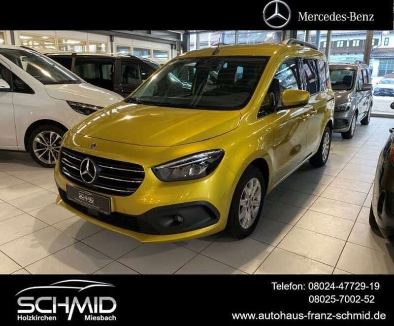 Limonitgelb Gebraucht 2023 Mercedes 180 Progressive Limousine | 27.972 € (Guter Preis) - Bild 1/4