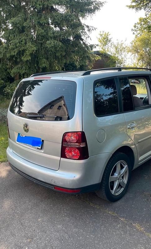 Grau Gebraucht 2009 VW Touran Van / Kleinbus | 2.800 € (Superpreis) - Bild 1/4