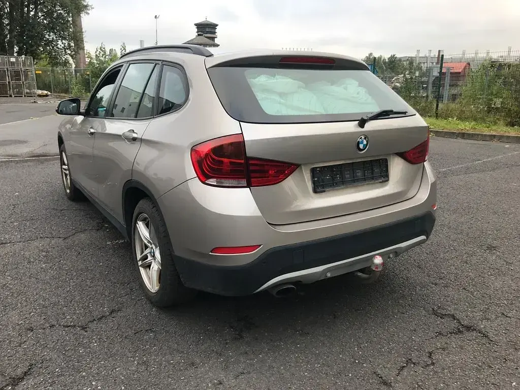 Gebraucht BMW X1 Sport Line 150 PS (110 kW) 2013 Kaschmirsilber metallic SUV