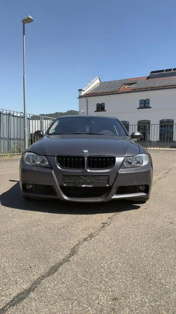Gebraucht BMW 318 129 PS (94 kW) 2006 Grau Limousine