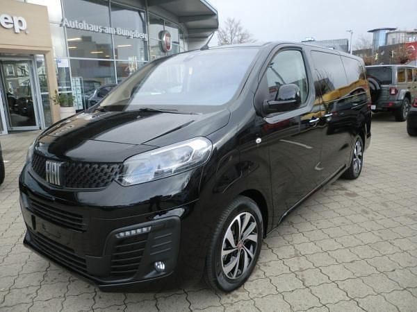 Schwarz (perlschwarzmetallic) Gebraucht 2022 Fiat E-Ulysse Living Van / Kleinbus | 39.990 € - Bild 1/4