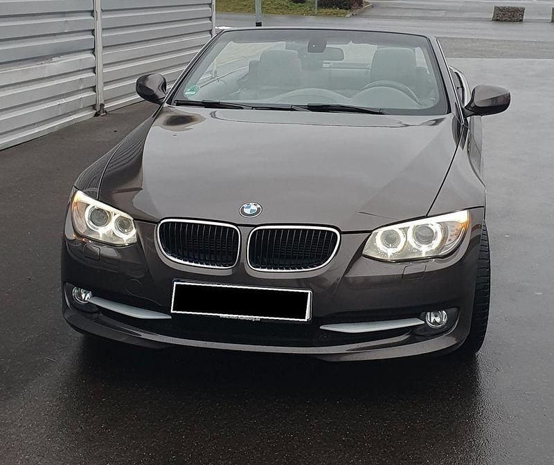 Braun Gebraucht 2011 BMW 320 Cabriolet Sport Line Cabrio | 12.800 € (Etwas zu teuer) - Bild 1/4