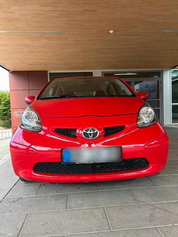 Rot Gebraucht 2008 Toyota Aygo Cool Kleinwagen | 2.790 € (Fairer Preis) - Bild 1/4