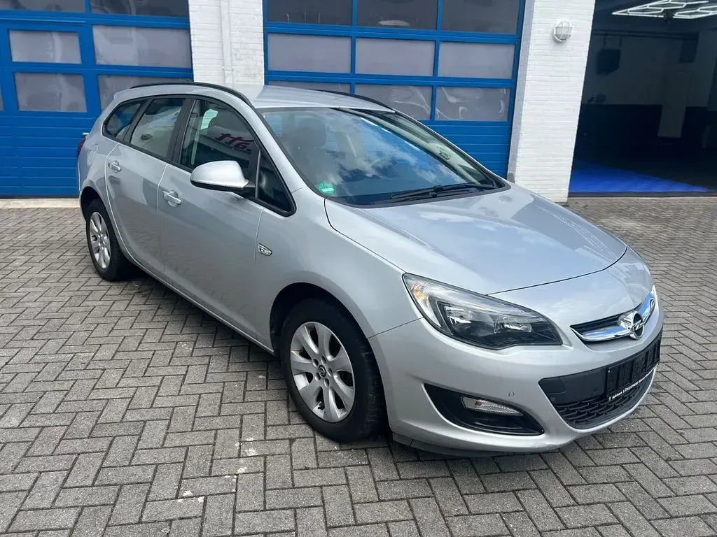 Gebraucht Opel Astra Selection 140 PS (102 kW) 2014 Silber Kombi