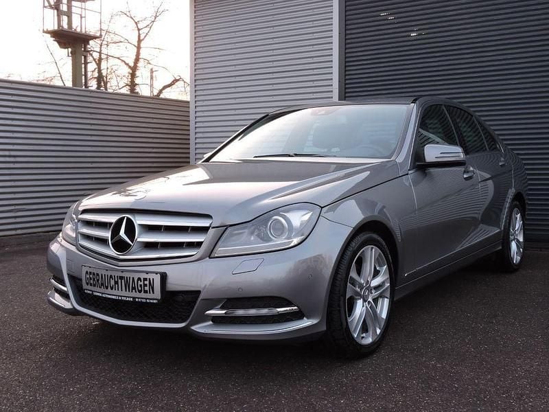 Grau Gebraucht 2012 Mercedes C200 Avantgarde Limousine | 14.900 € (Fairer Preis) - Bild 1/4