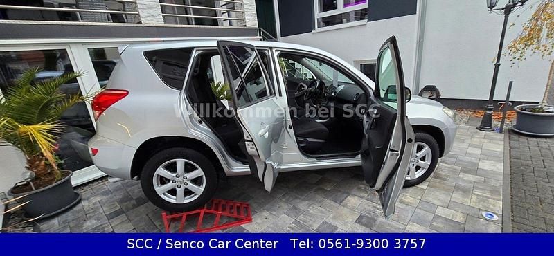 Silver metallic Gebraucht 2008 Toyota RAV4 Team SUV | 6.950 € (Fairer Preis) - Bild 1/4