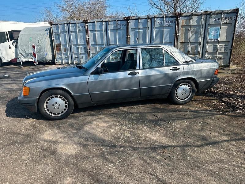 Gebraucht Mercedes 190 160 PS (117 kW) 1989 Silber Limousine