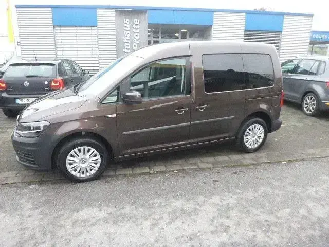 Gebraucht VW Caddy Trendline 102 PS (75 kW) 2017 Braun Van / Kleinbus