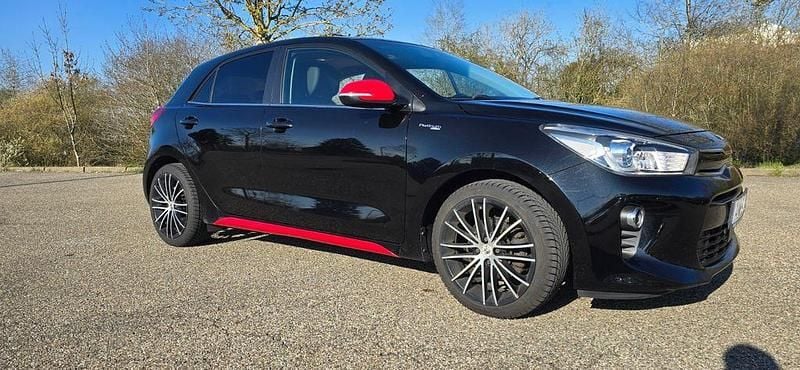 Gebraucht Kia Rio Platinum Edition 120 PS (88 kW) 2017 Schwarz Limousine