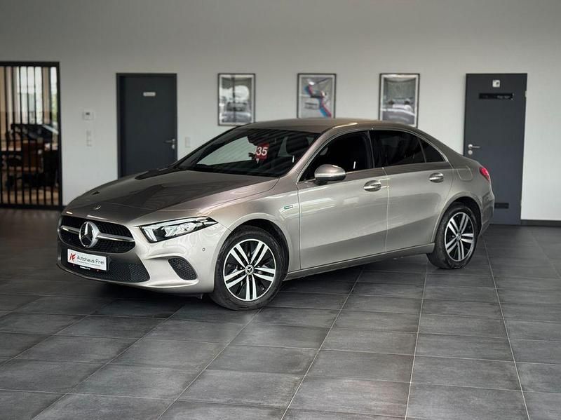 Mojavesilber Gebraucht 2020 Mercedes A250 Limousine | 27.770 € (Etwas zu teuer) - Bild 1/4