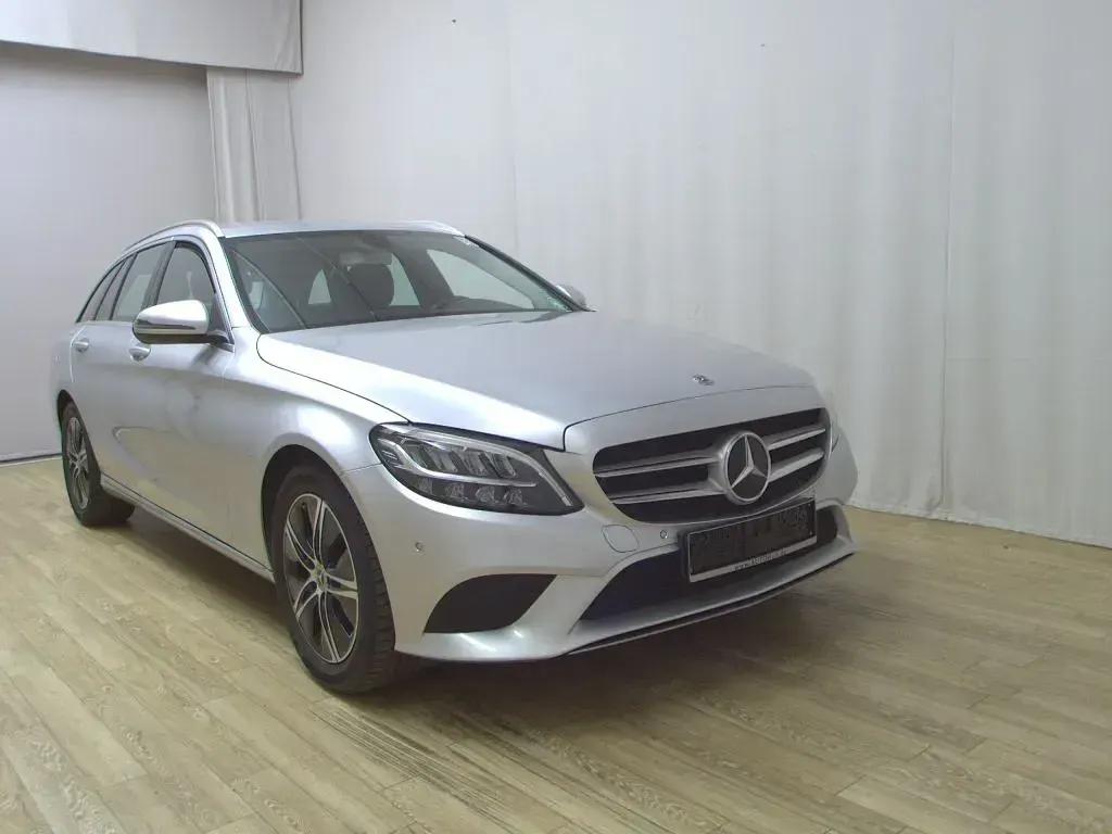 Gebraucht Mercedes 200 Avantgarde 184 PS (135 kW) 2020 Iridium silber metalliclack (metallic) Kombi