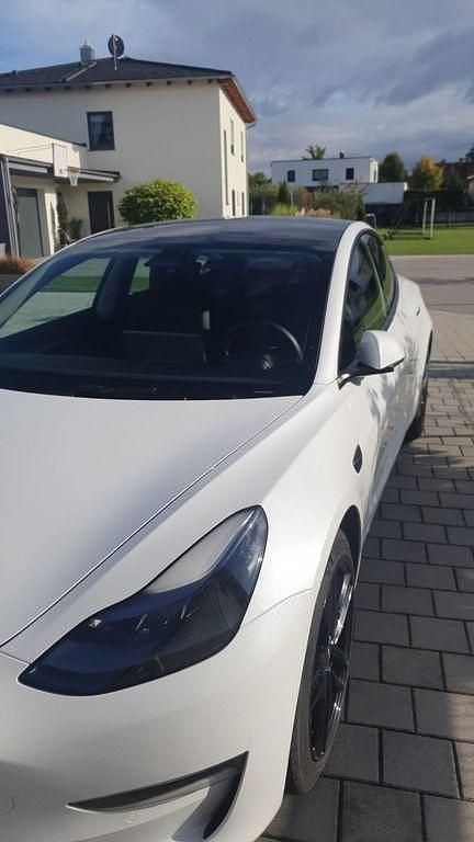 Weiß Gebraucht 2022 Tesla Model 3 Limousine | 26.900 € (Fairer Preis) - Bild 1/4