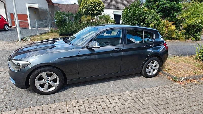 Grau Gebraucht 2012 BMW 116 Kleinwagen | 3.599 € (Superpreis) - Bild 1/4