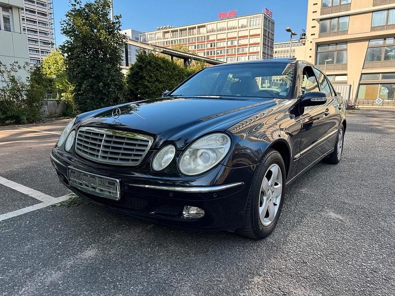 Gebraucht Mercedes E200 163 PS (119 kW) 2004 Blau Limousine