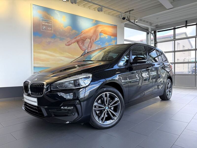 Schwarz Gebraucht 2021 BMW 218 Sport Line Van / Kleinbus | 24.820 € (Fairer Preis) - Bild 1/4