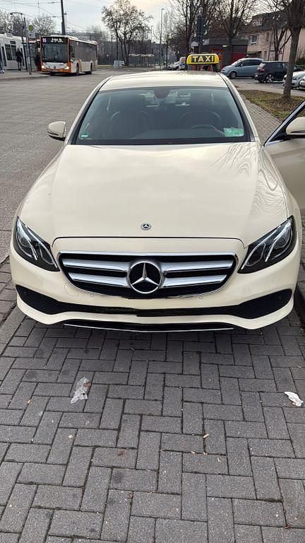 Gebraucht Mercedes E200 150 PS (110 kW) 2018 Gelb Limousine