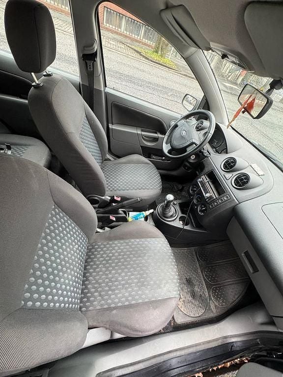 Gebraucht Ford Fiesta 80 PS (58 kW) 2002 Schwarz Kleinwagen