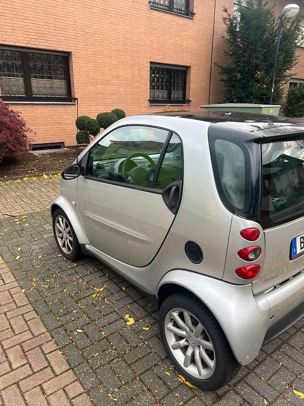Grau Gebraucht 2007 Smart ForTwo Coupé Kleinwagen | 1.600 € - Bild 1/4