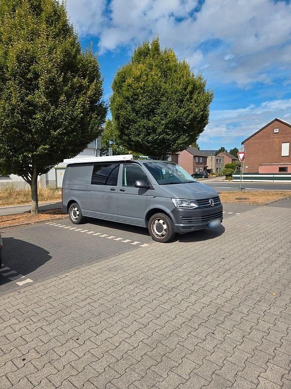 Gebraucht VW Transporter Life 179 PS (131 kW) 2016 Grau Van
