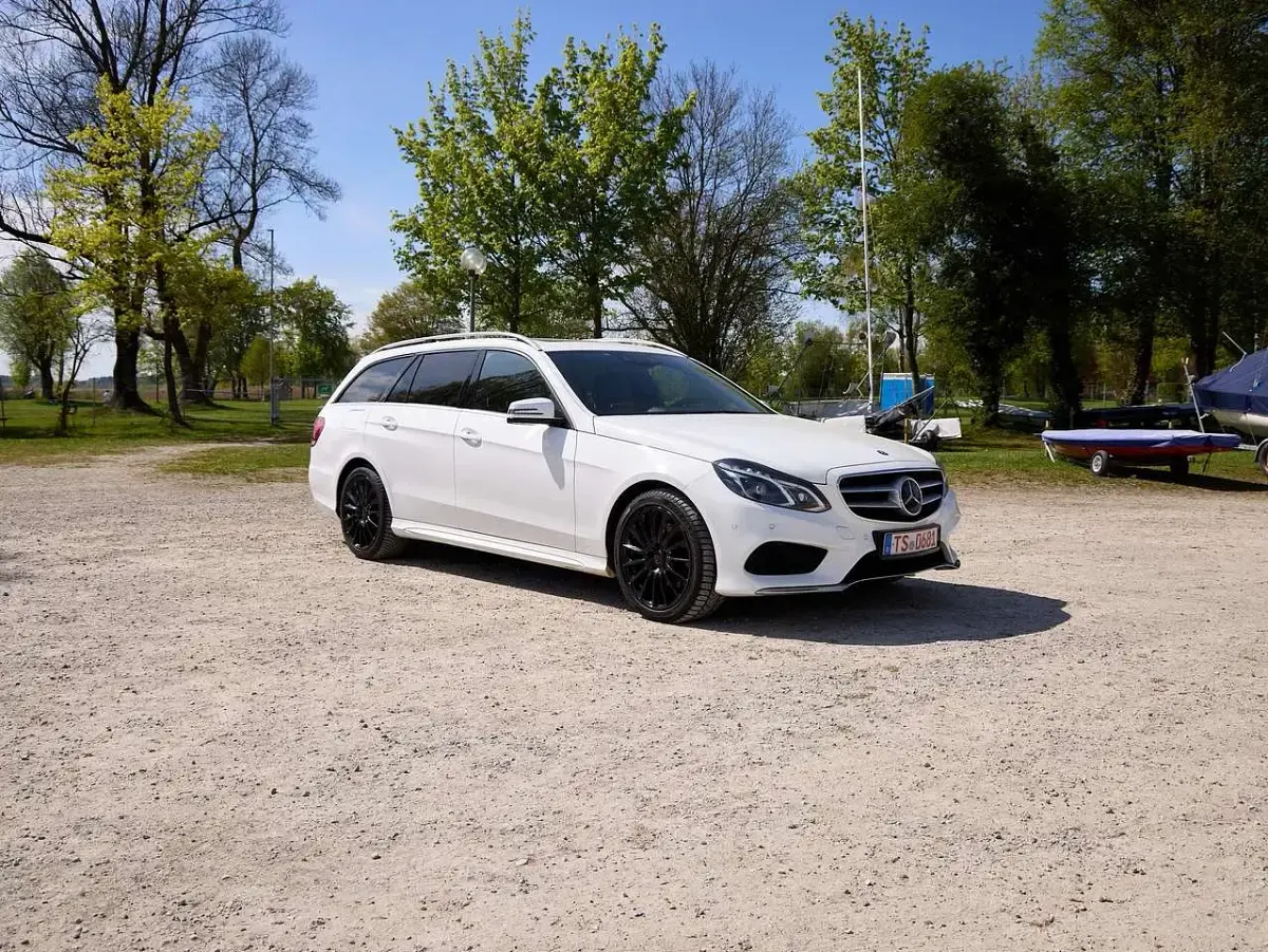 Gebraucht Mercedes E250 Avantgarde 204 PS (150 kW) 2014 Weiß Kombi
