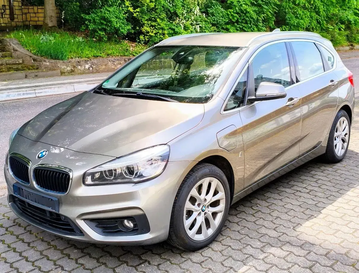Używany BMW 225 Active Tourer 224 KM (164 kW) 2017 Złoty Minivan