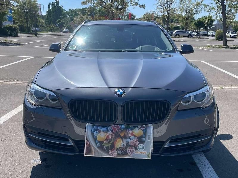 Grau Gebraucht 2015 BMW 525 Comfort Edition Kombi | 15.950 € (Fairer Preis) - Bild 1/4
