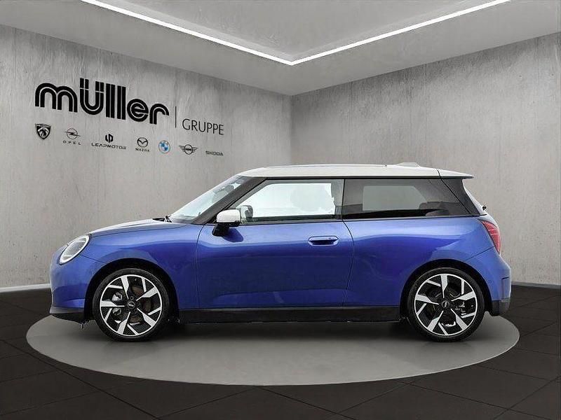 Gebraucht Mini Cooper Favoured 135 kW (184 PS) 2024 Blazing blue Kleinwagen