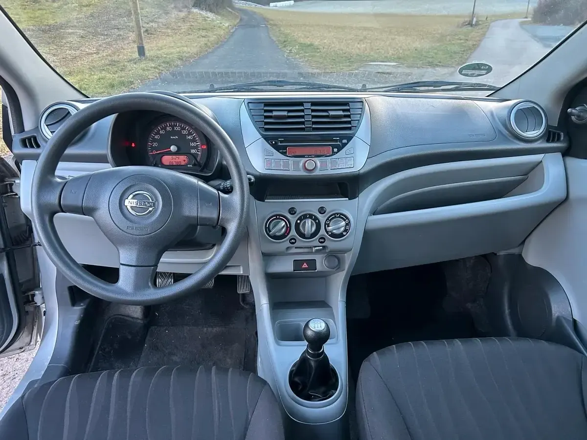 Gebraucht Nissan Pixo 68 PS (50 kW) 2010 Silber Kleinwagen