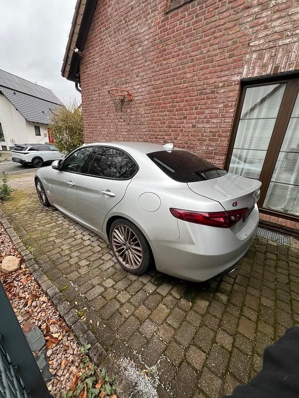 Gebraucht Alfa Romeo Giulia 180 PS (132 kW) 2017 Silber Limousine