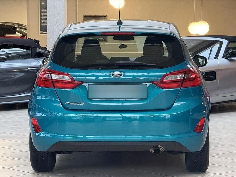 Gebraucht Ford Fiesta 86 PS (63 kW) 2018 Blau metallic Kleinwagen