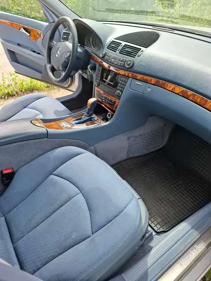 Gebraucht Mercedes E200 Classic 163 PS (119 kW) 2003 Limousine