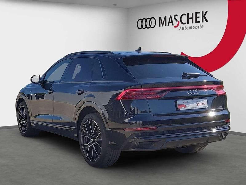 Gebraucht Audi Q8 S-Line 286 PS (210 kW) 2020 Orcaschwarz SUV
