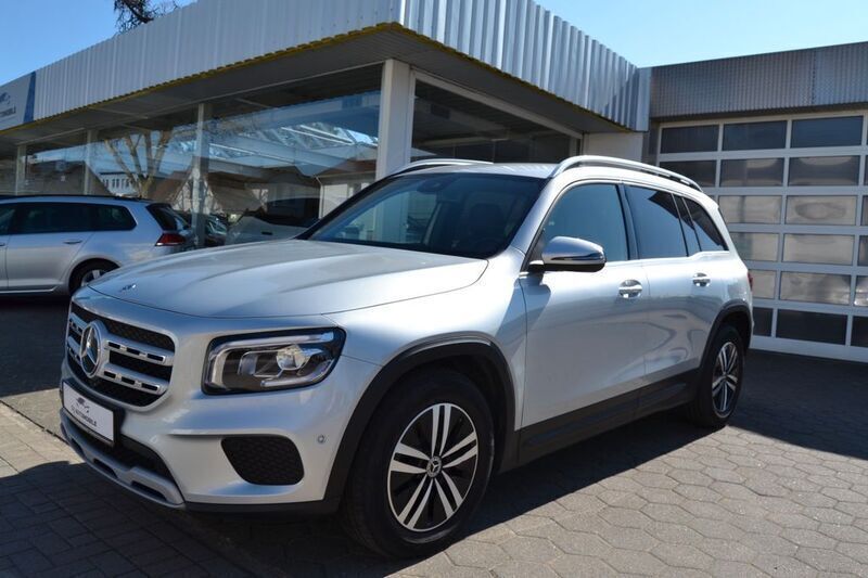 Silber Gebraucht 2021 Mercedes GLB200 SUV | 24.995 € (Guter Preis) - Bild 1/4