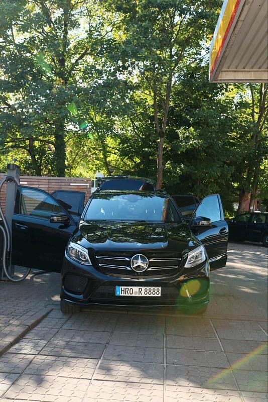 Schwarz Gebraucht 2016 Mercedes GLE450 AMG AMG SUV | 29.100 € (Fairer Preis) - Bild 1/4