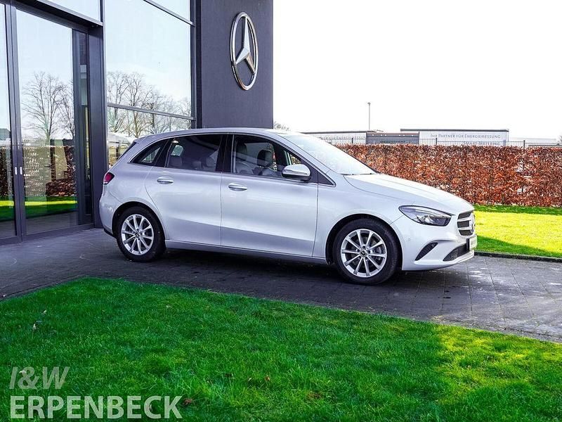 Gebraucht Mercedes B200 Progressive 163 PS (119 kW) 2019 Silber Van / Kleinbus