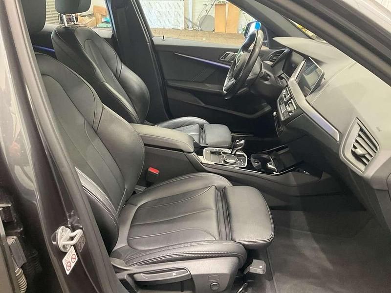 Grau Gebraucht 2021 BMW 120 M Sport Kleinwagen | 25.000 € (Guter Preis) - Bild 1/4