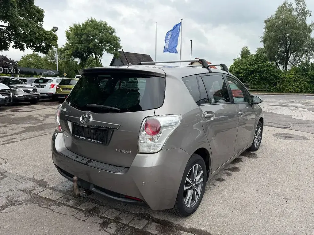 Gebraucht Toyota Verso Skyview Edition 111 PS (81 kW) 2014 Van / Kleinbus