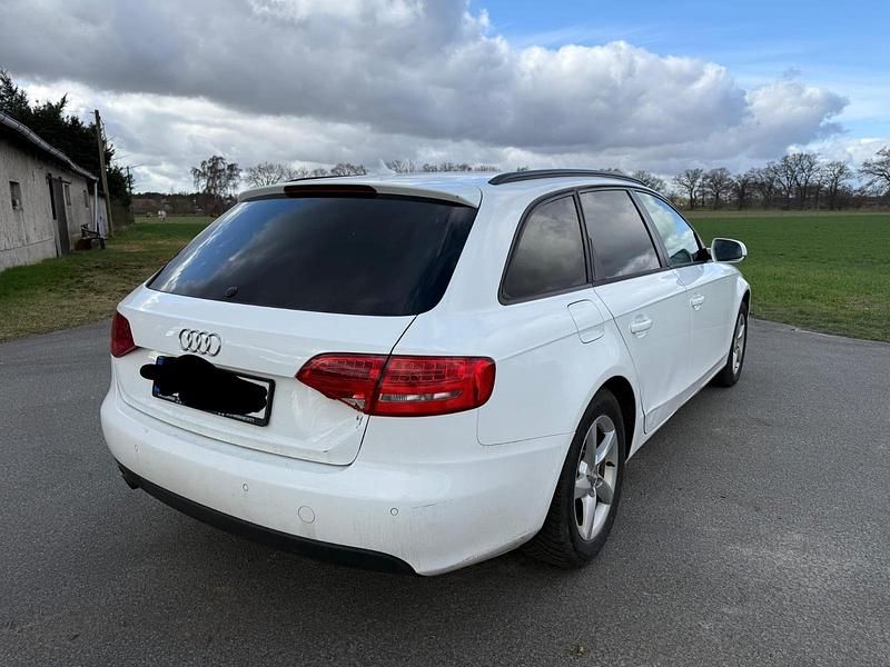 Gebraucht Audi A4 143 PS (105 kW) 2011 Weiß Kombi