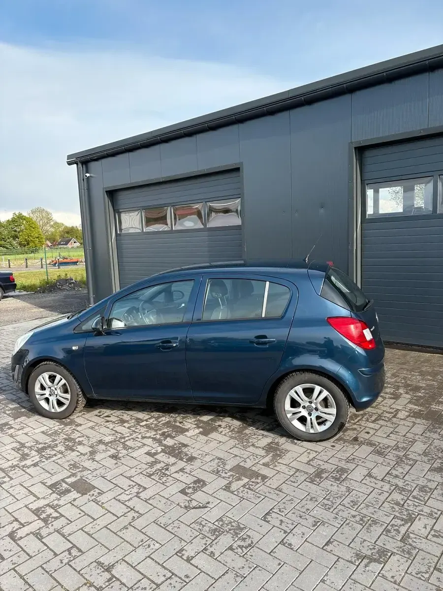 Gebraucht Opel Corsa 85 PS (62 kW) 2012 Blau Kleinwagen
